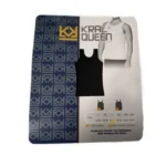 رکابی مشکی مردانه کرال کوئین، یکی از ضروری‌ترین و پرکاربردترین لباس‌های زیر برای هر آقایی است. این رکابی با طراحی ساده و کلاسیک و استفاده از پنبه ۱۰۰٪ طبیعی تولید شده تا در تمام طول روز احساس راحتی، سبکی و تهویه مناسب داشته باشید. رنگ مشکی آن انتخابی ایده‌آل برای استفاده روزمره، زیر لباس‌های تیره، باشگاه یا حتی استفاده به‌عنوان یک پوشش خانگی است.